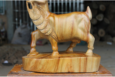 祥瑞入室 手工香樟根雕生肖羊的藝術(shù)魅力與家居意蘊(yùn)